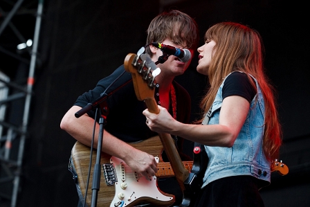 Jenny Lewis und Johnathan Rice bei zweistimmig Singen in der Wiener Arena